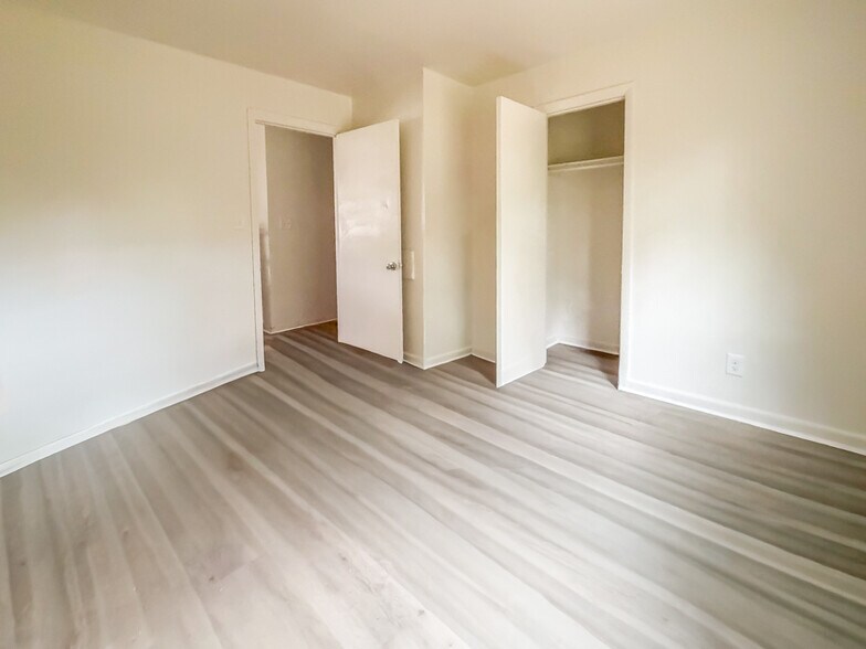 Building Photo - 2235 N Whitehill Dr