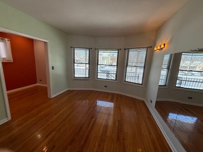 Building Photo - 840 N Austin Blvd