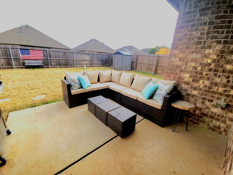 Building Photo - 3012 Denver Ave