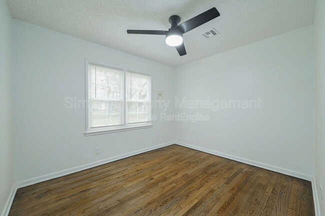 Building Photo - 3704 SW 40th Pl