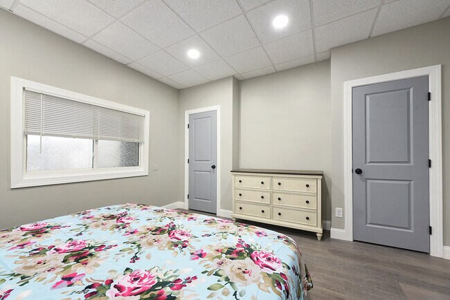 Building Photo - 153 Labelle St