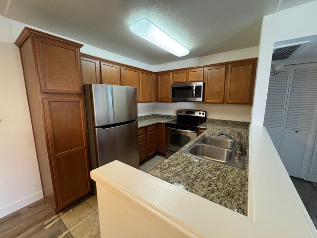 Building Photo - Villa Montevina 2 Bedroom Condo