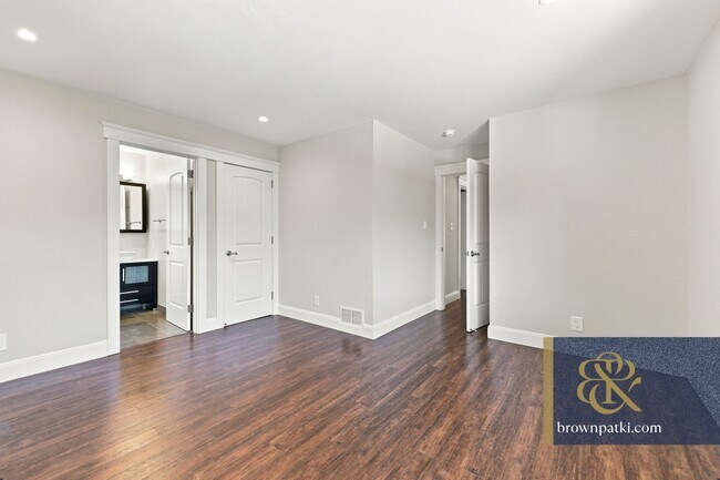 Building Photo - 1042 Madison Ave