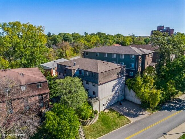 Building Photo - $1,195 | 2 Bedroom, 1 Bathroom Condo | Cat...
