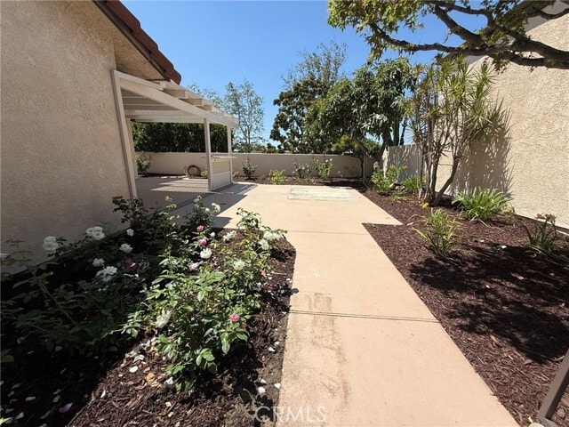 Building Photo - 860 Calle del Sol