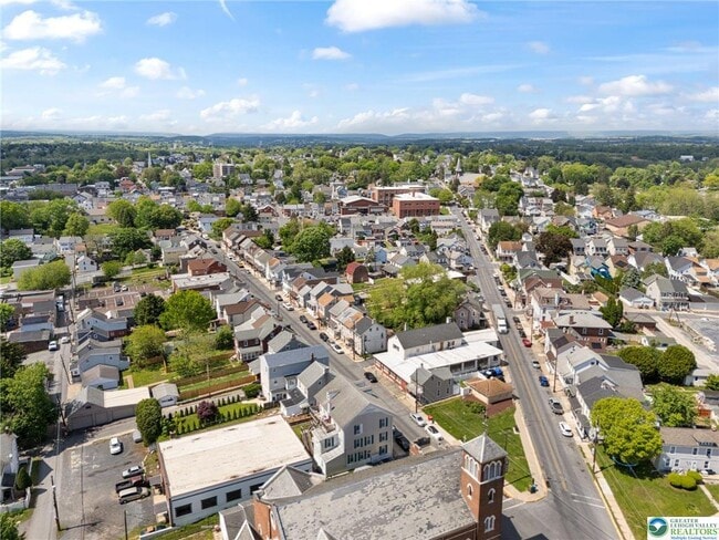 Building Photo - 115 2nd St