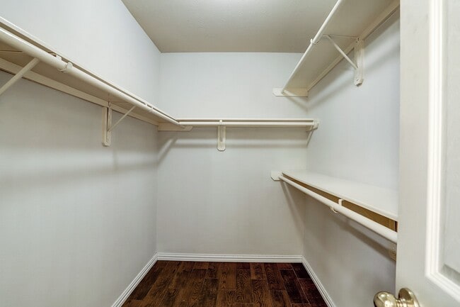 Building Photo - 407 Annatto Ln