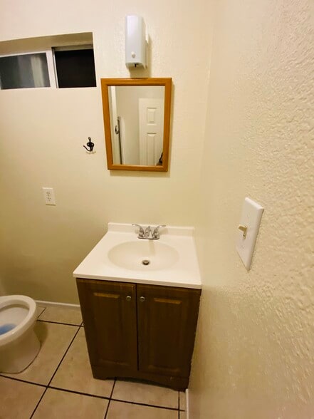 Building Photo - 4014 N Foxdale Ave