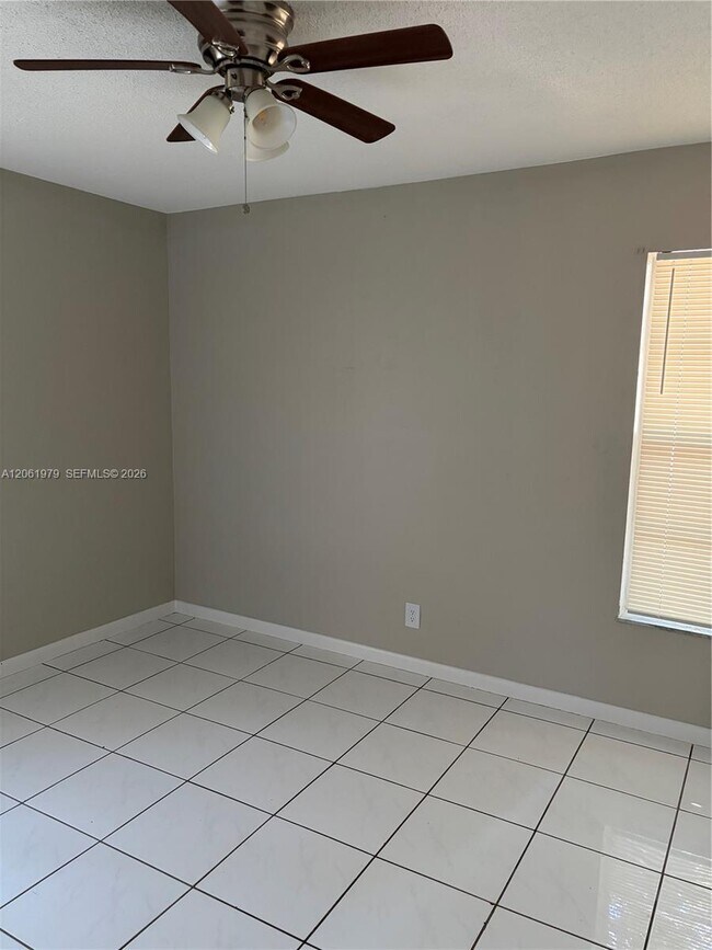 Building Photo - 1440 SW 41st Ave