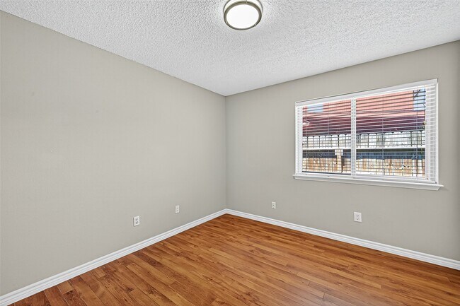 Building Photo - 4650 Glenvillage St