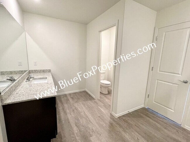 Building Photo - 12854 N Peony Dr