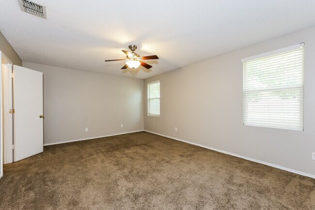 Building Photo - 3617 Clydesdale Dr