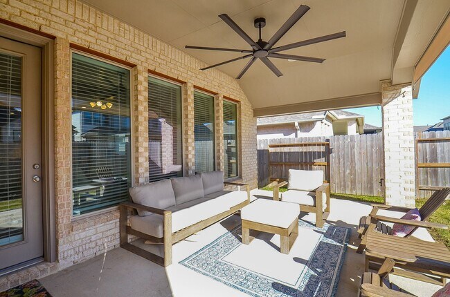 Building Photo - 30247 Gold Finch Pl