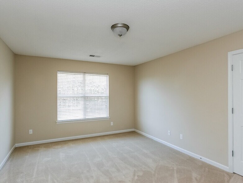 Building Photo - 7027 Maple Grove Rd