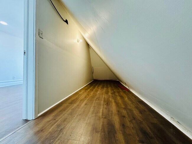 Building Photo - 69 W 39th St