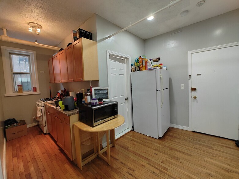 Primary Photo - 466 Park Dr