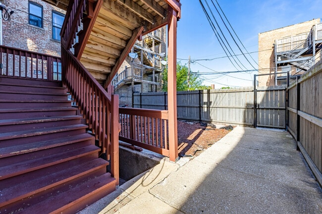 Building Photo - 1105 S Richmond St