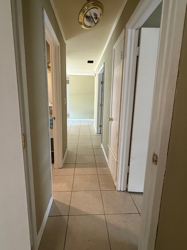 Building Photo - 4839 Castle Stream Dr