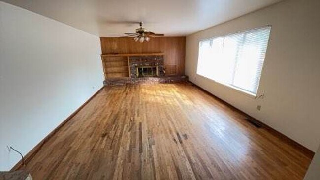 Building Photo - 1 Acre of Property off Oasis Rd.