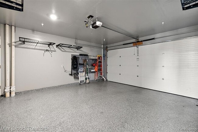 Building Photo - 284 Alfred St