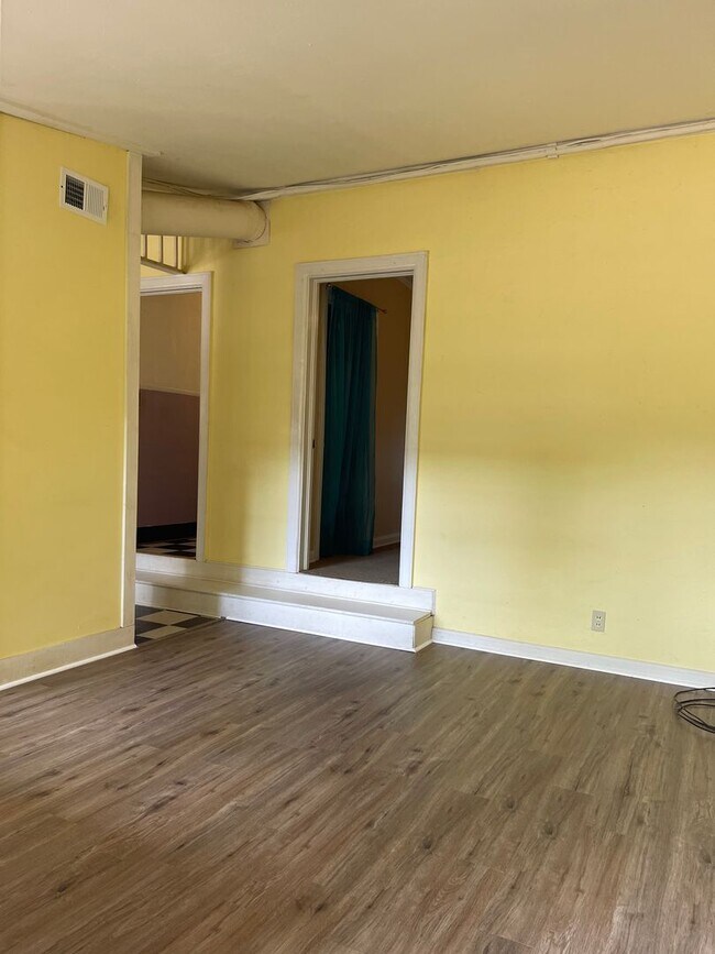 Building Photo - Two Bedroom One Bath in Normaltown