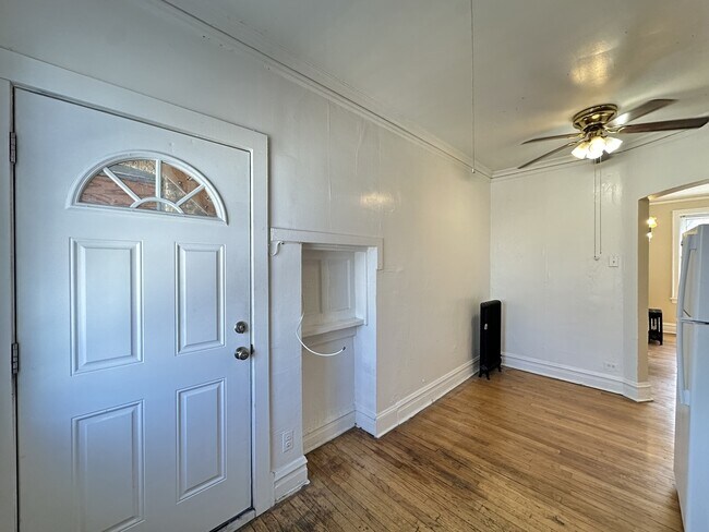 Building Photo - 4826.5 W Addison St