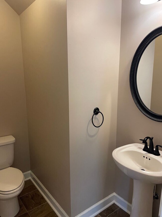 Building Photo - 103 Dartha Ct