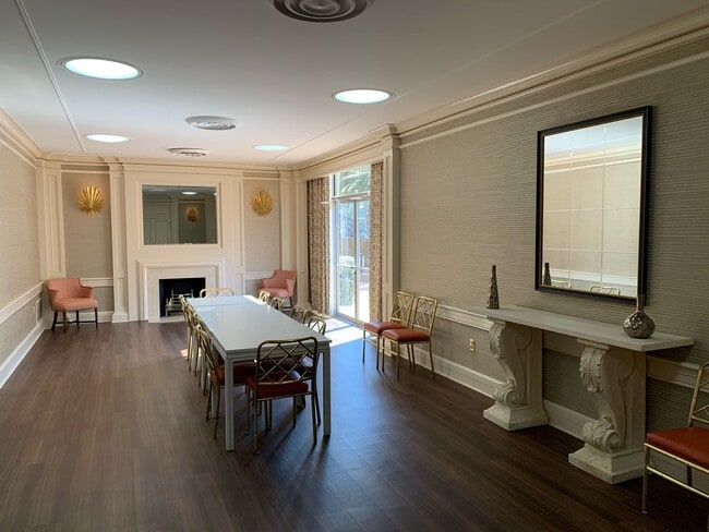 Building Photo - sp185