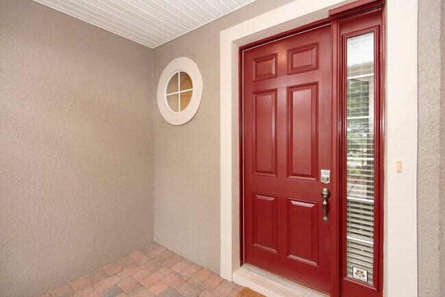 Building Photo - 253 Catriona Dr