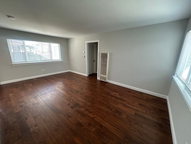 Building Photo - Adorable Two Bedroom in San Juan Bautista!