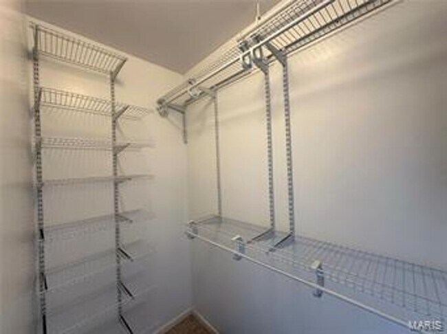 Building Photo - Beautiful Condo in Mehlville