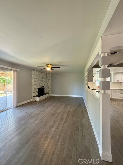 Building Photo - 906 N Sacramento Ave