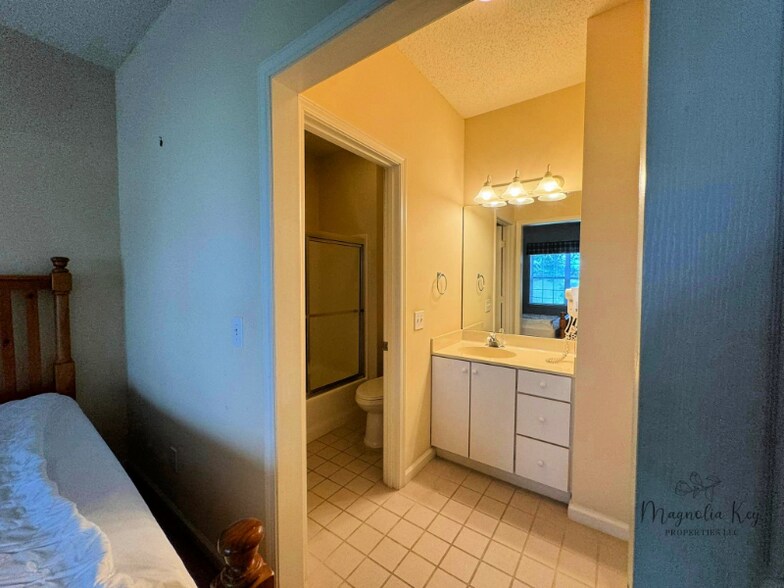 Building Photo - 4578 Girvan Dr