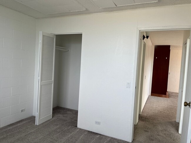 Building Photo - Salt Lake area - 2 bedroom, 1 bath unit with 1 parking - Avail Now!