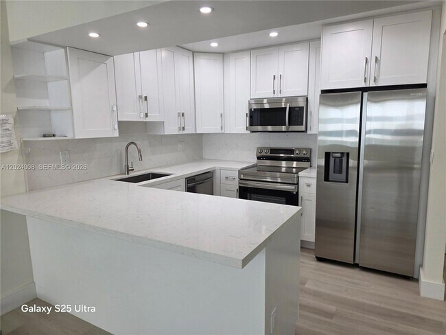 Building Photo - 3725 S Ocean Dr