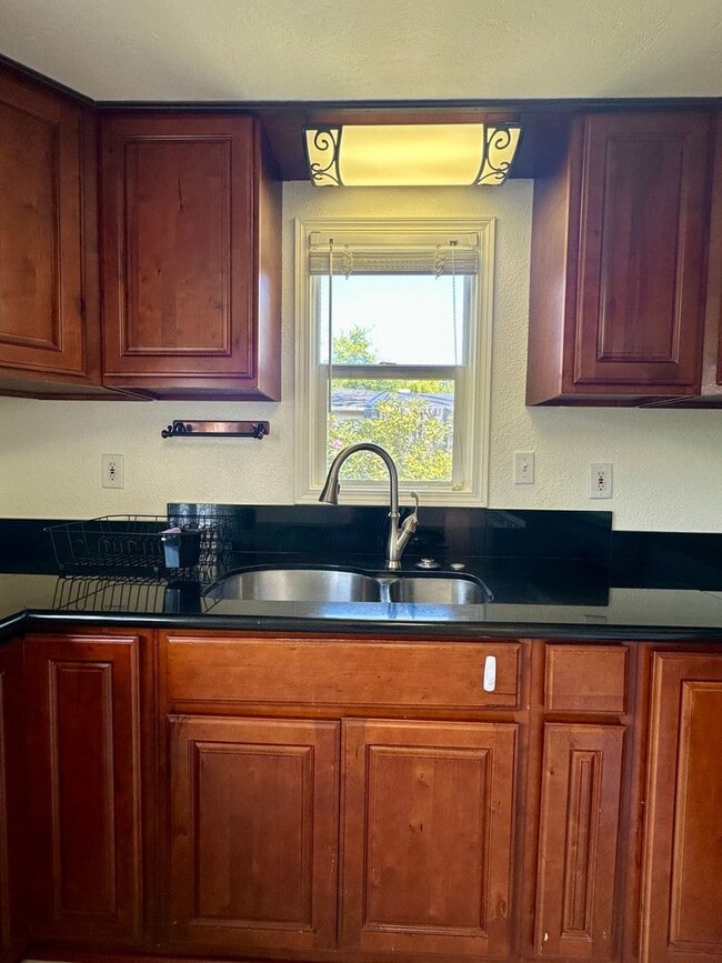 Building Photo - Fresh & Spacious 4 Bed / 2 Bath Home on Oversized Lot – McKinleyville - $2650