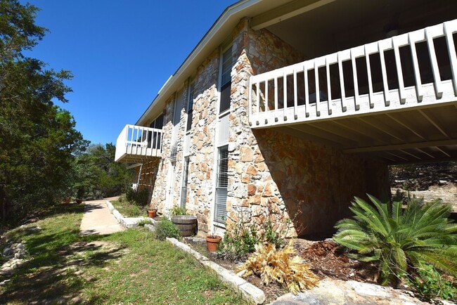 Building Photo - 1905 Toro Canyon Rd
