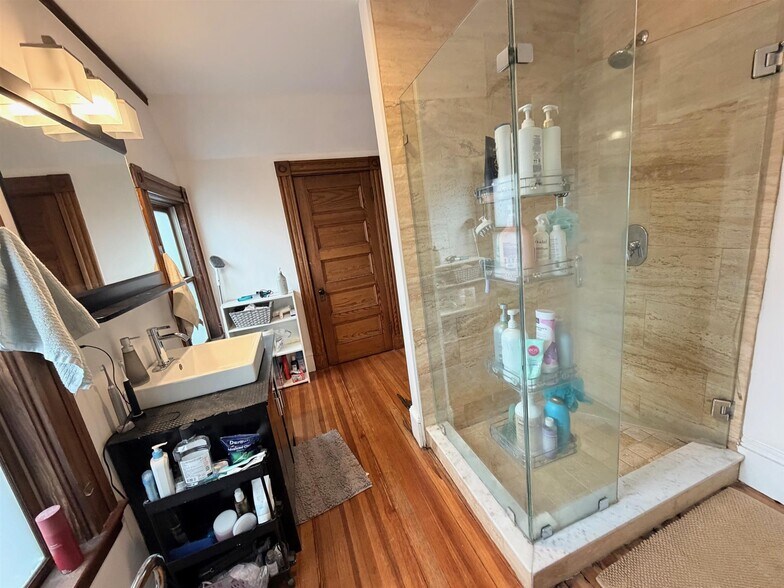 Building Photo - 17 Linden Ave