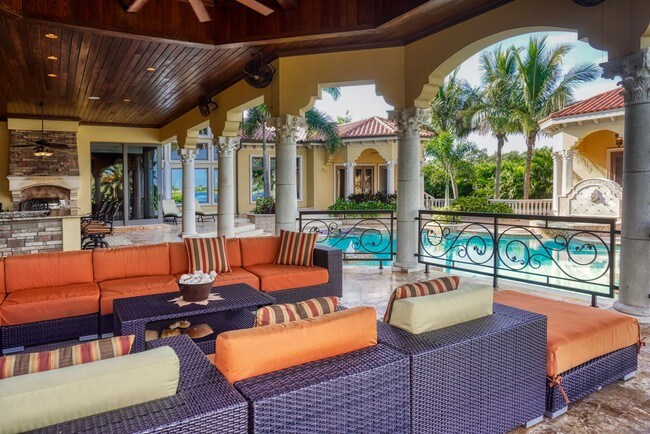 Building Photo - 1363 Oceanview Dr