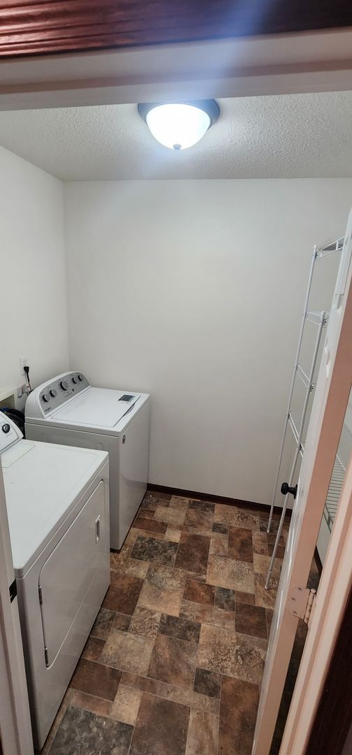 Building Photo - 5782 Overlook Ln