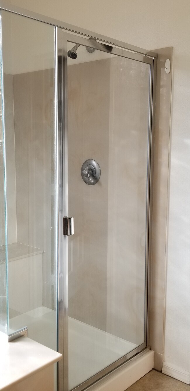 Building Photo - 4901 Oro Ln