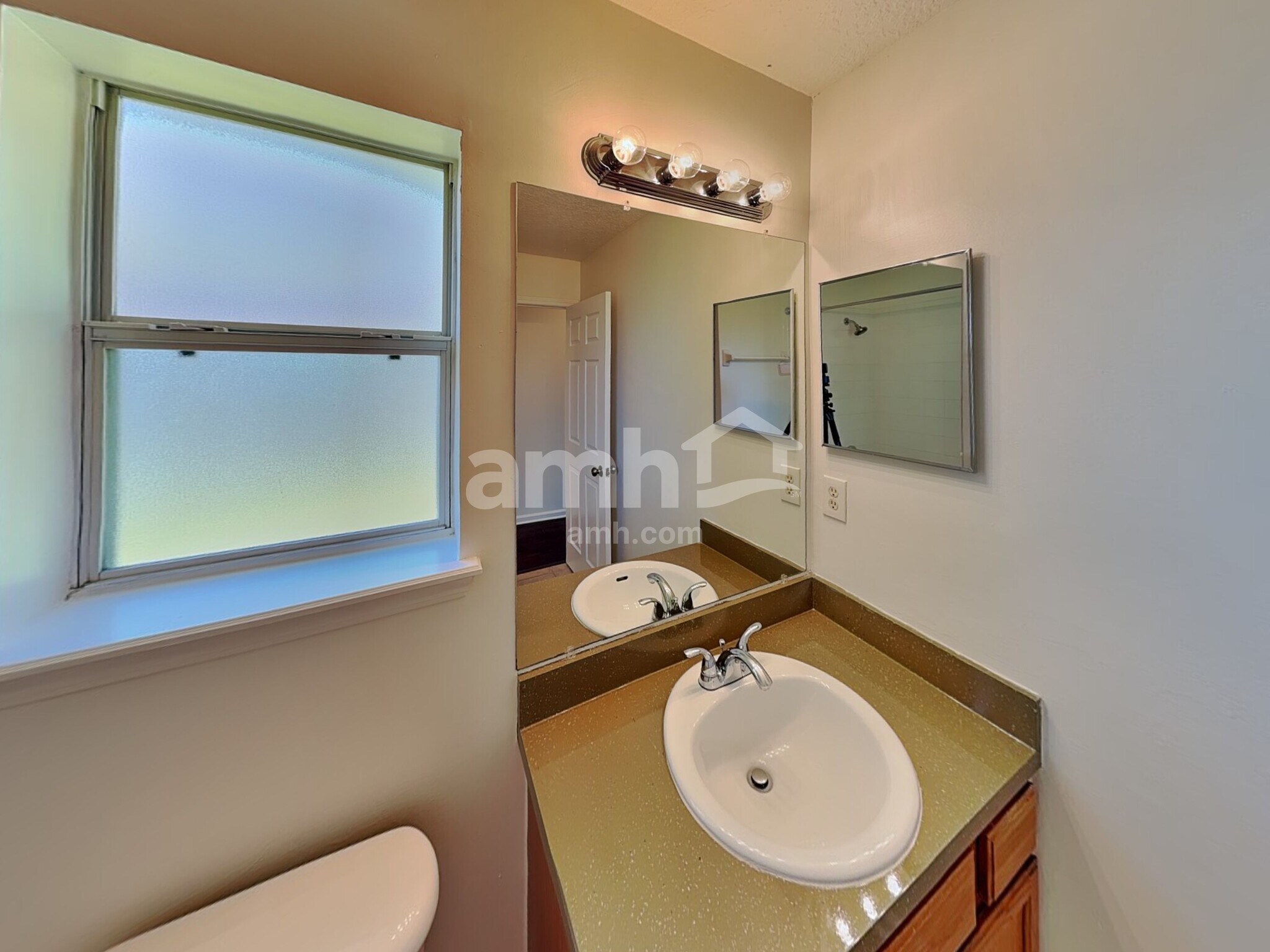 Building Photo - 11670 Deep Springs Dr N