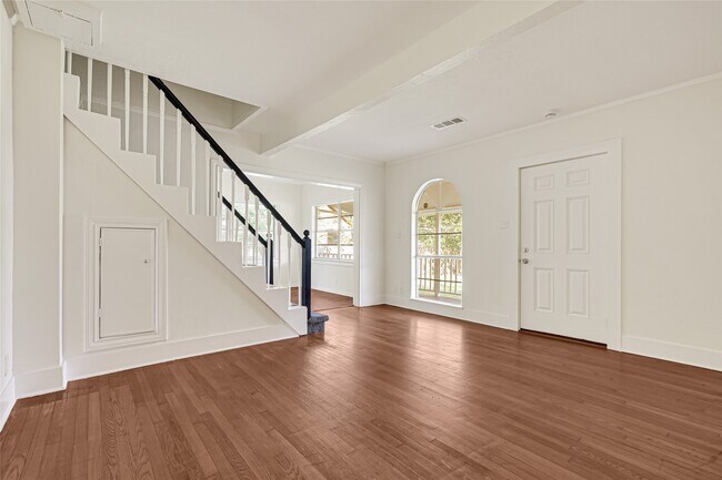 Building Photo - 7017 Schley St