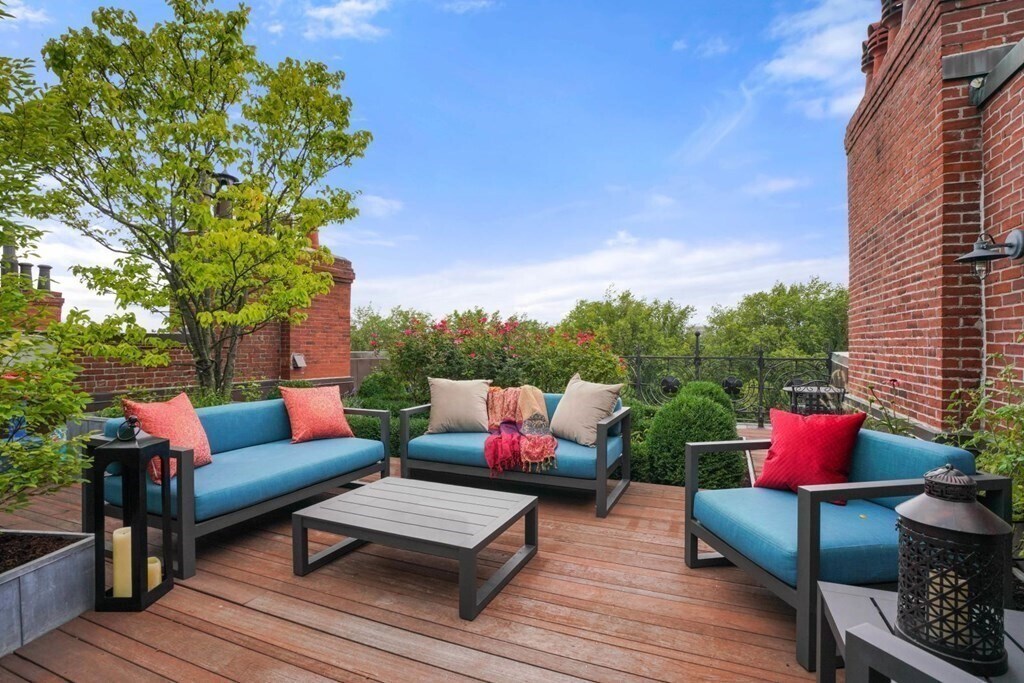 Building Photo - 132 Commonwealth Ave