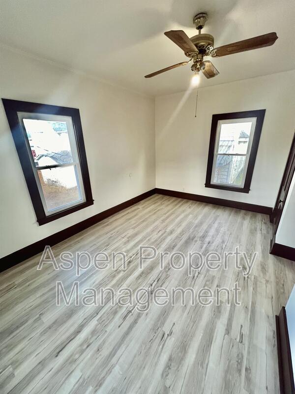 Building Photo - 109 S Marshall St