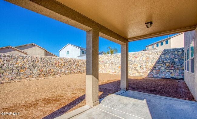 Building Photo - 221 S Stoneside Dr