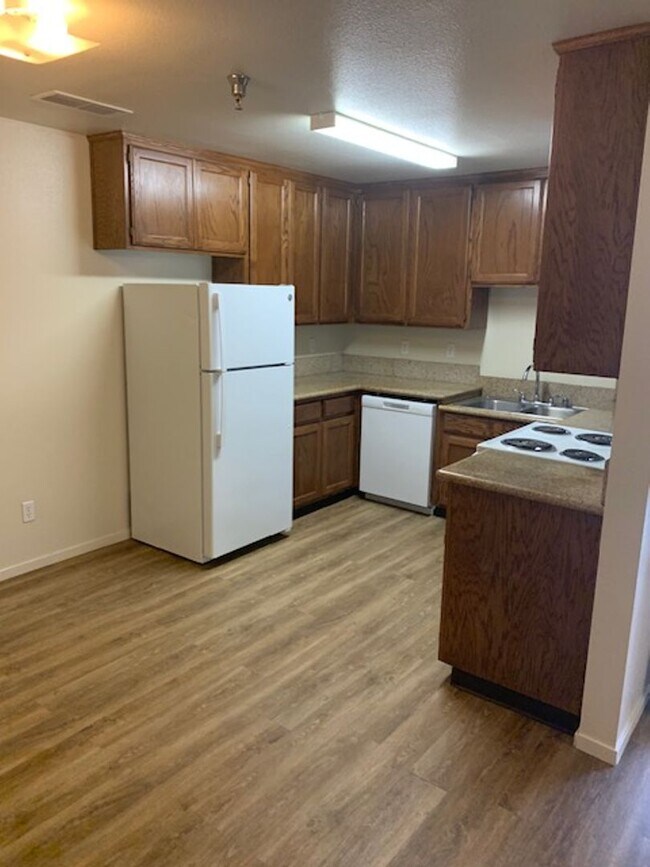 Building Photo - 2 Bed/2 Bath