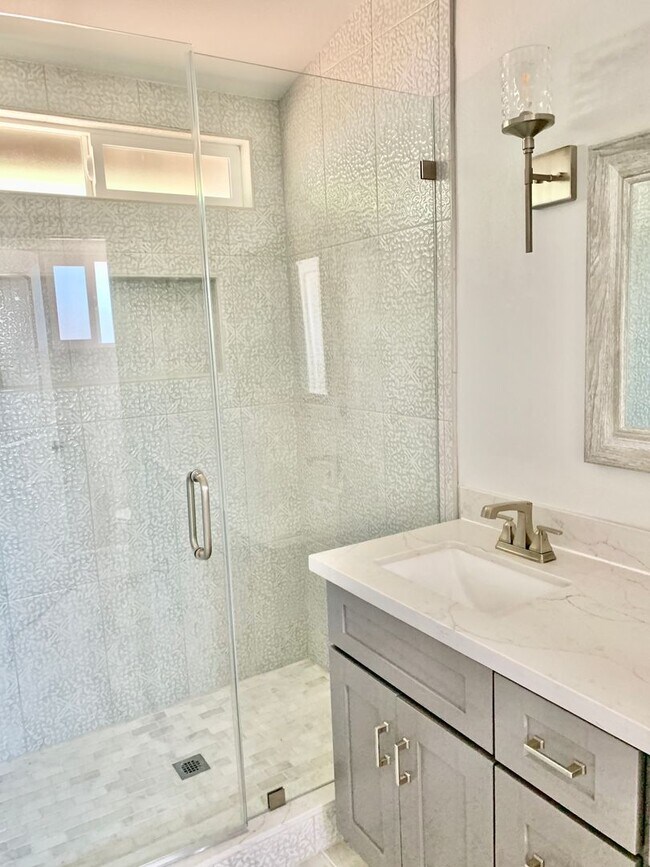 Building Photo - Newly Rebuilt 2 Story Home