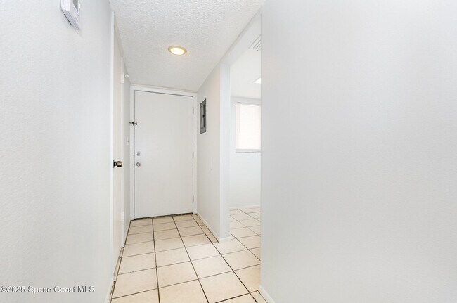 Building Photo - 204 Seminole Ave W