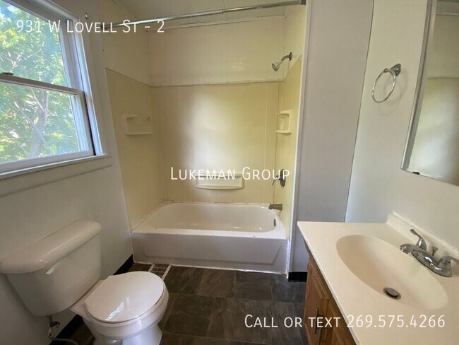 Building Photo - 931 W Lovell St